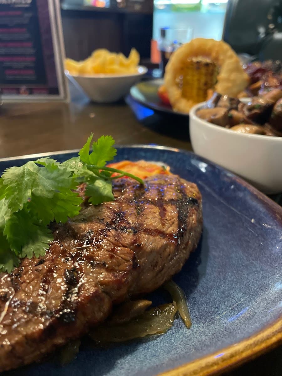 Link 47 Bar & Restaurant