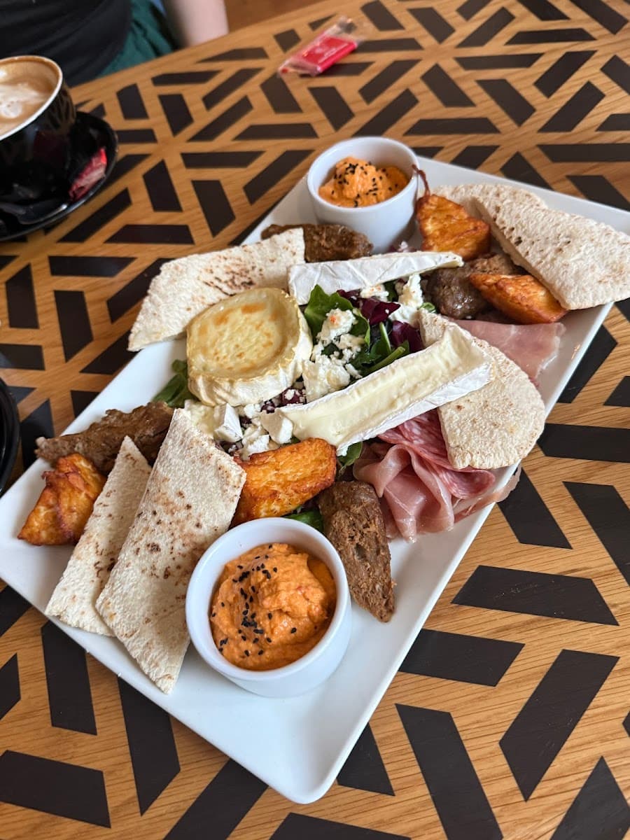 Mamil Cafe Bar