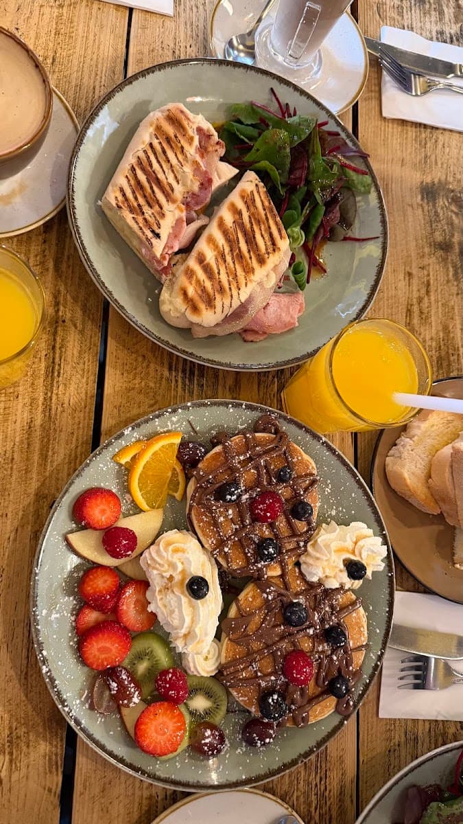 Nilly's Cafe