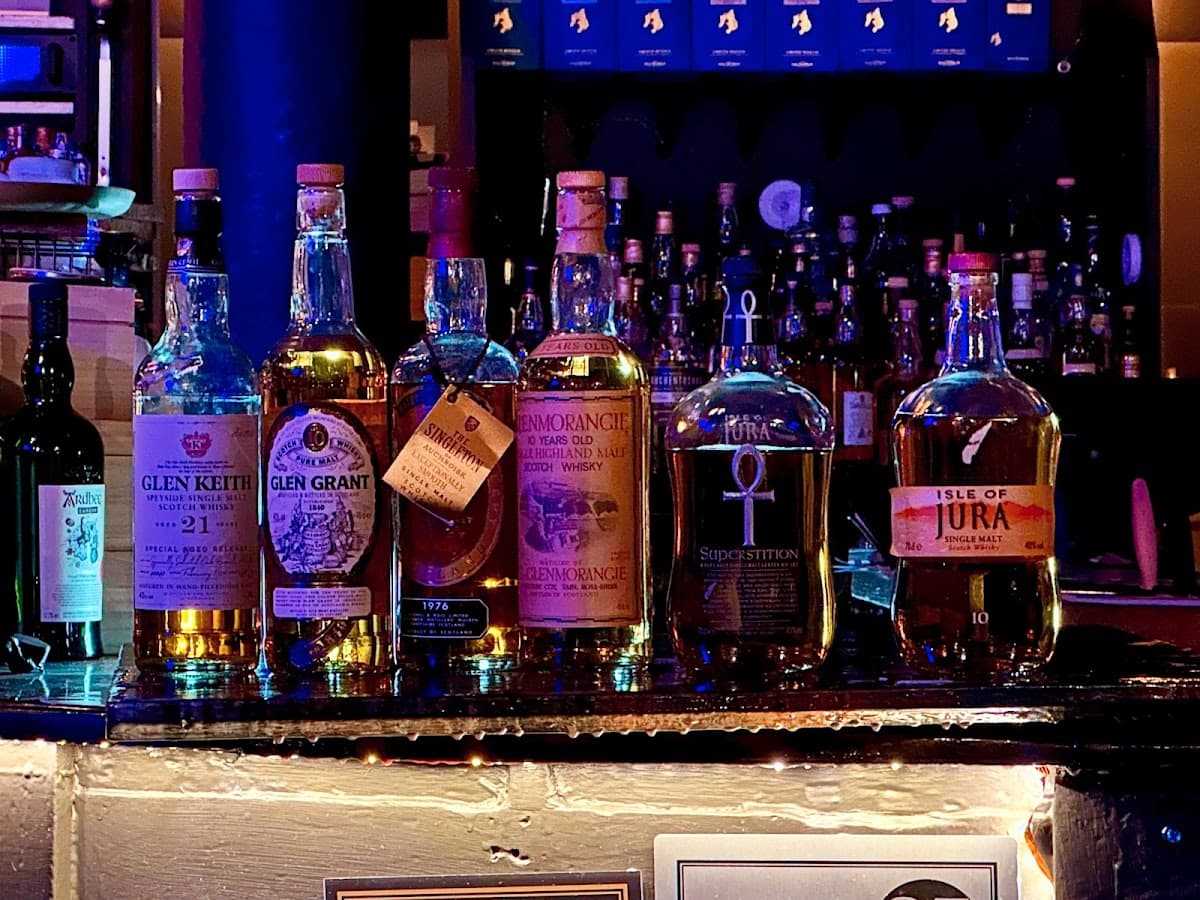Tipsy Midgie Whisky Bar