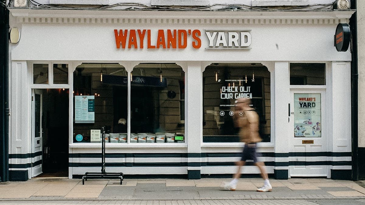 Wayland’s Yard Coffee & Brunch Cafe / Diner