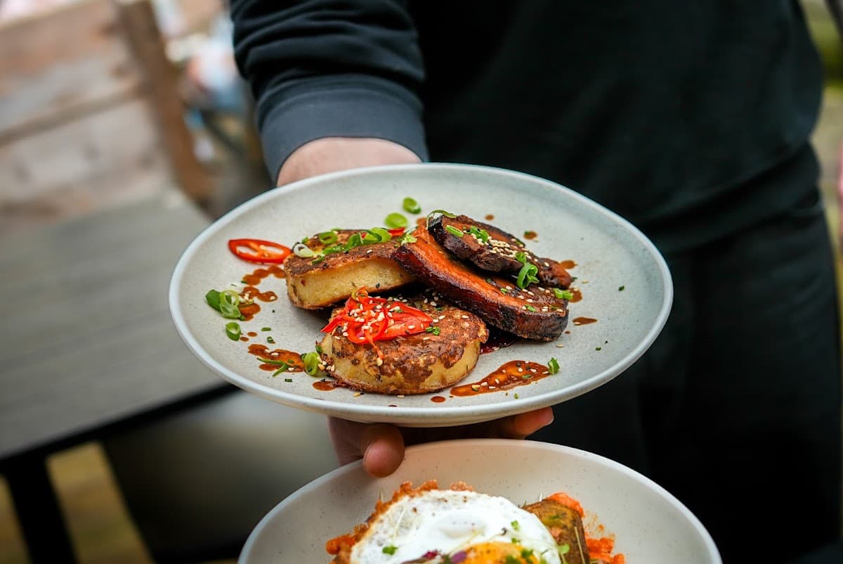 Wayland’s Yard Coffee & Brunch Cafe / Diner