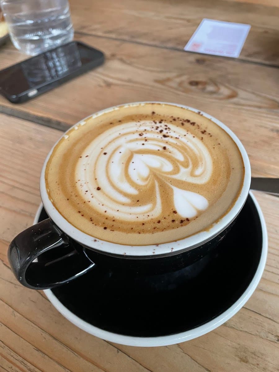 Wayland’s Yard Coffee & Brunch Cafe / Diner