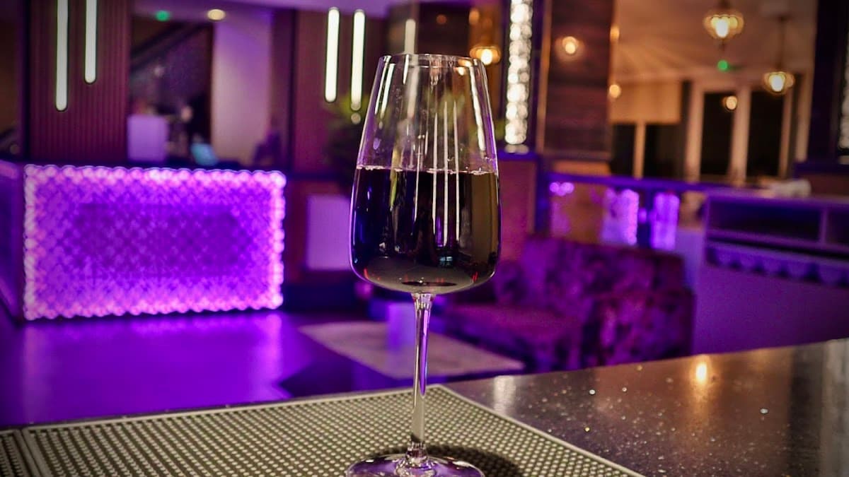 Waterlily Restaurant & Lounge