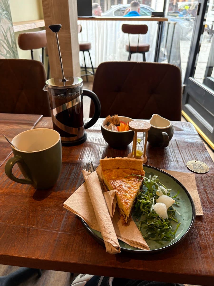 B’Hive Cafe & Bar