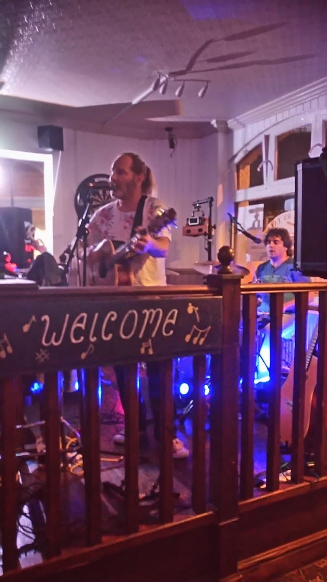 Woodland Tavern