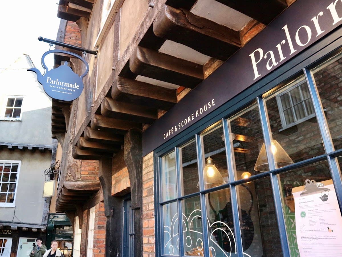 Parlormade Scone House