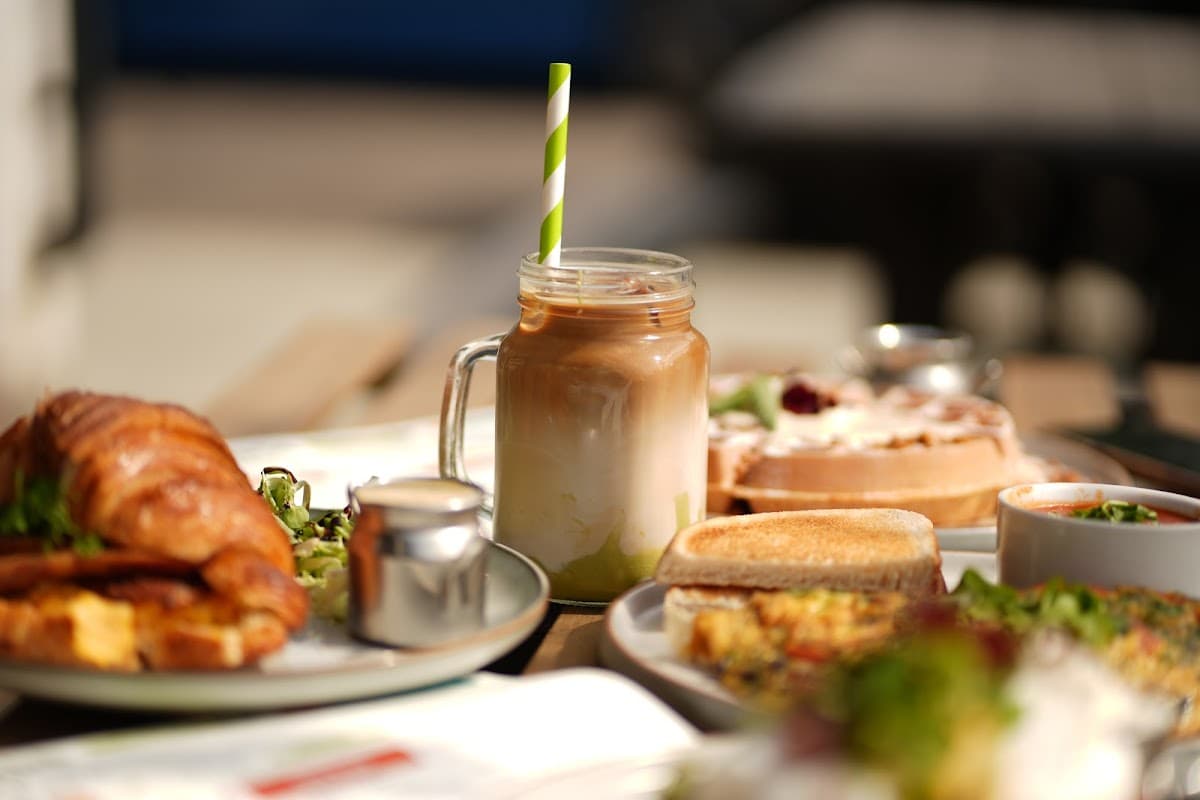 The Avenue Deli
