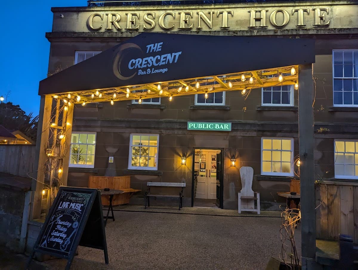 Crescent Lounge