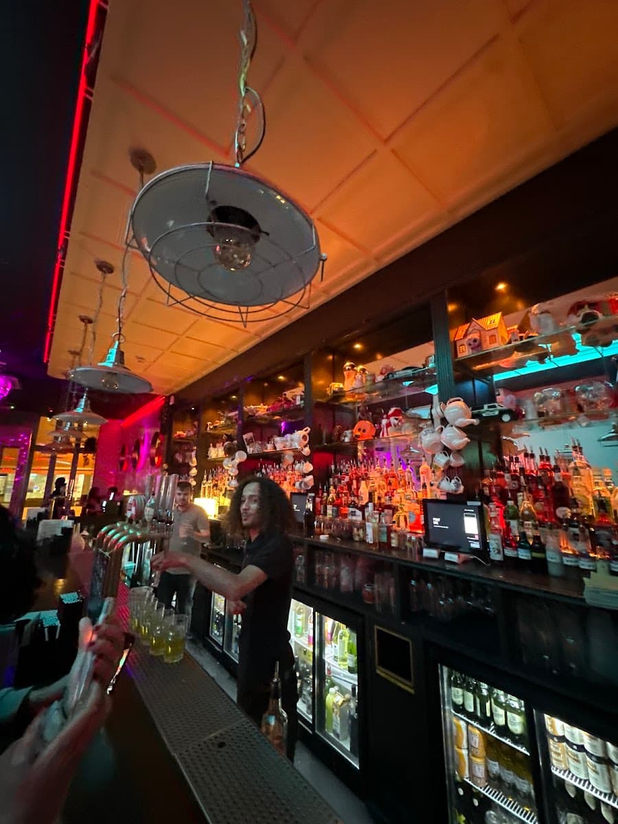 Simmons Bar | Monument