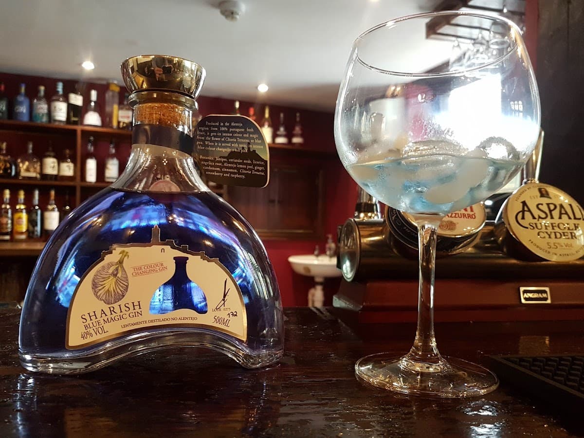Tudor Bar
